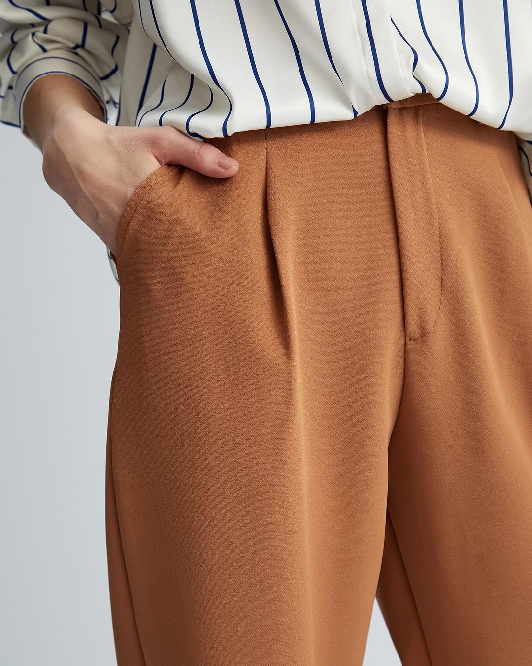 Carrot cut side pocket caramel pants