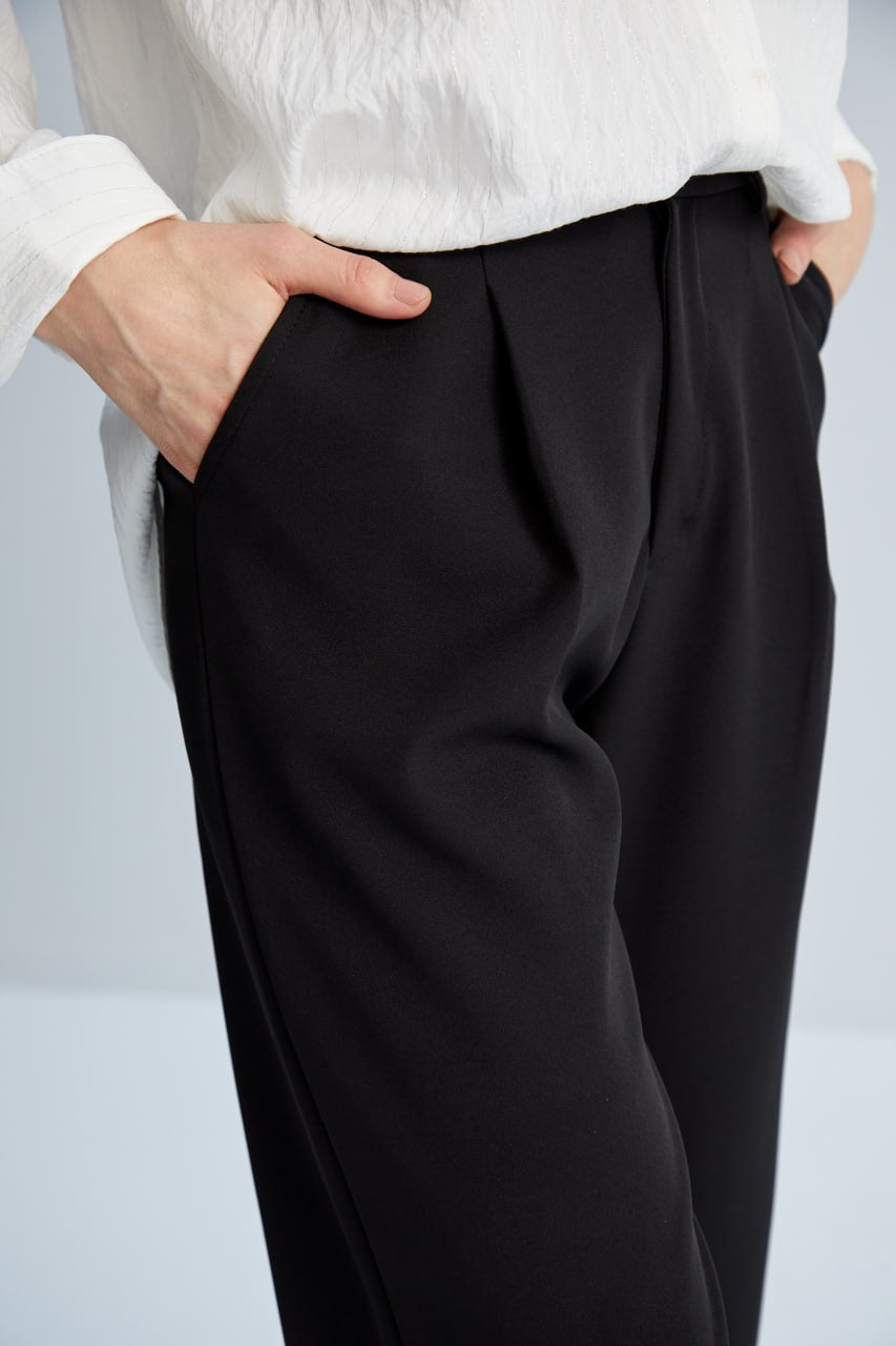 Carrot cut side pocket black pants