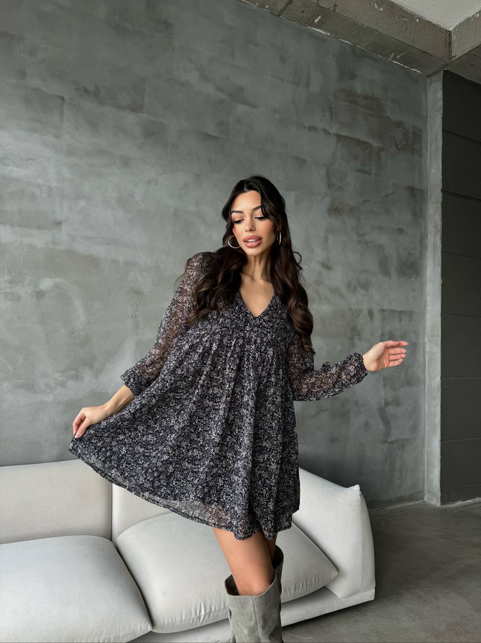 V neck flower patterned mini dress